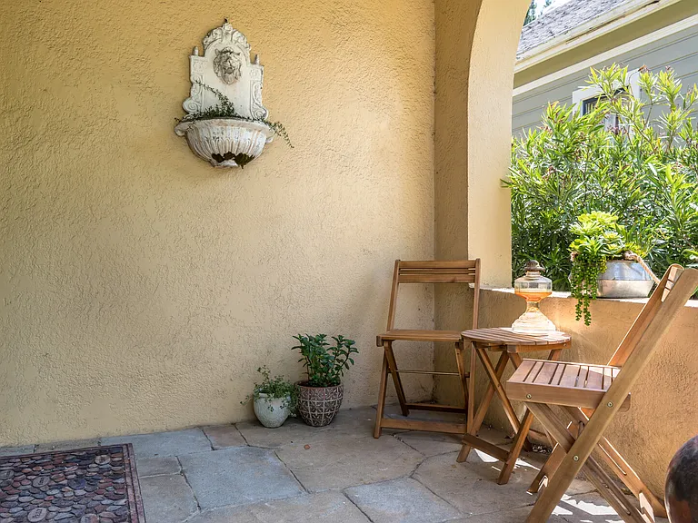 Magnolia St — Photo 4