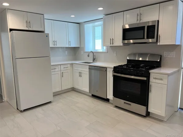 82 Hickory Rd, Port Washington, NY 11050