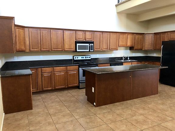 4th image of 550 W Maryland Ave Unit 124