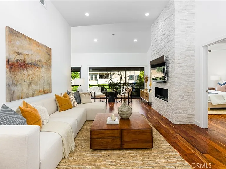 280 Cagney Ln #301 — Photo 3