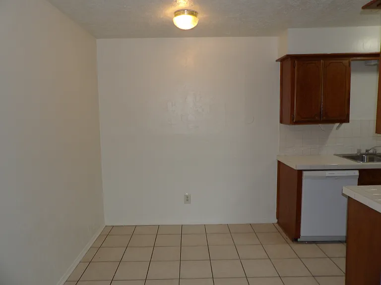 6403 NW Oak Ave #B-7 — Photo 3