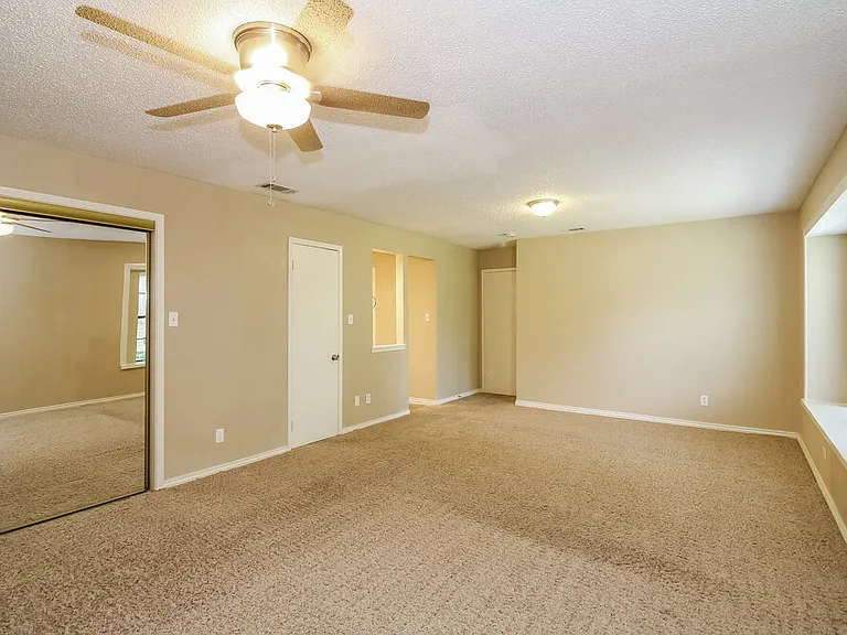 1037 Eagle Ct — Photo 8