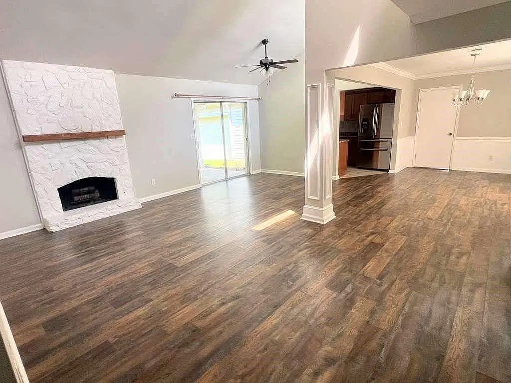 4 bed, 2.0 bath, 2015 sqft, $1,995 — Photo 3