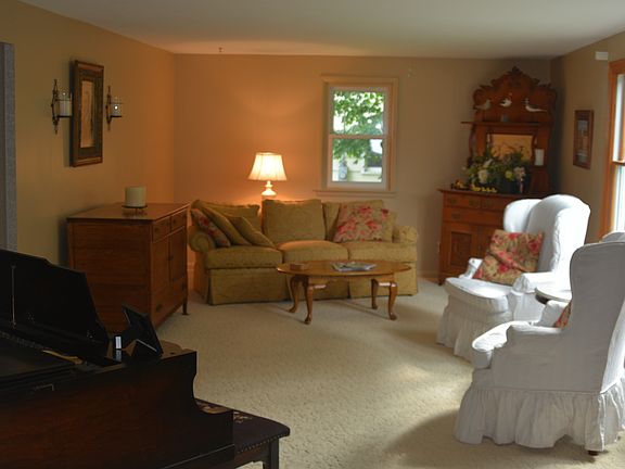 3rd image of 4 Lynnwood Dr
