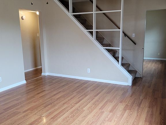 5th image of 1155 Curtis Ave
