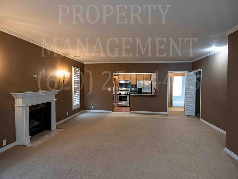 706 W 1st St — Photo 4