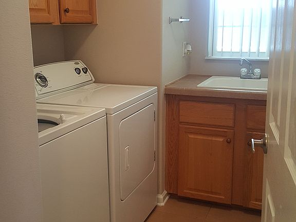 Nice laundry room 