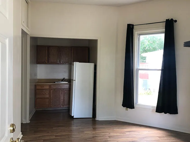 107 E Holston Ave #4 — Photo 9