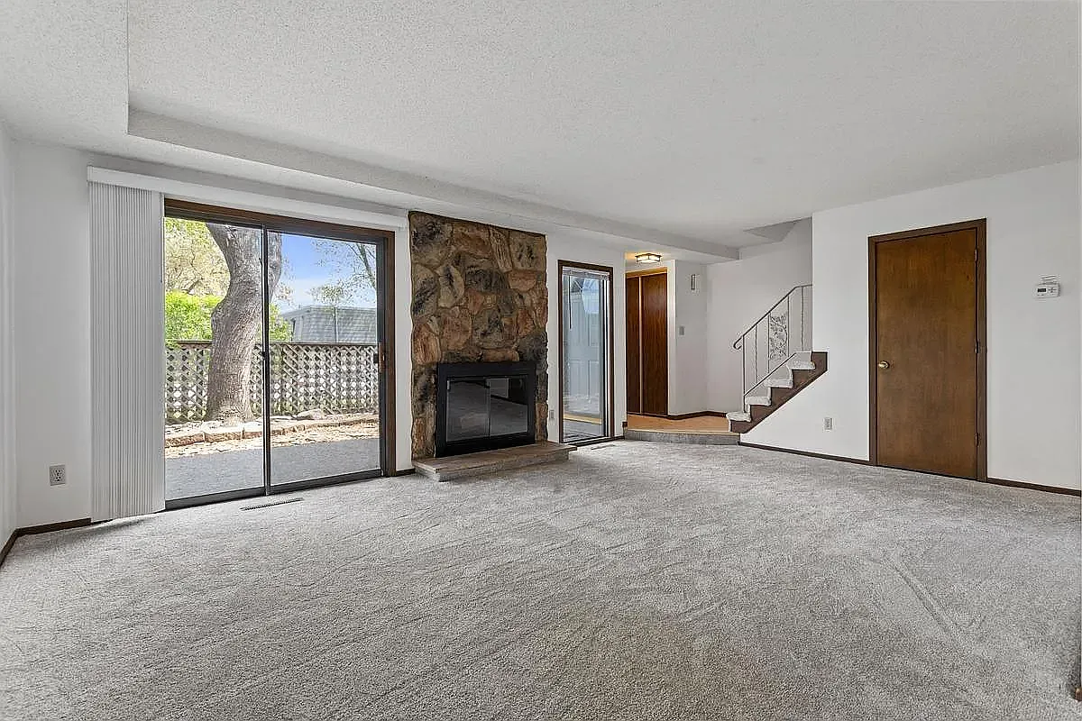 1115 Landmark Trl S — Photo 4