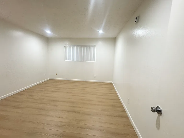 1520 W 224th St #3 — Photo 5