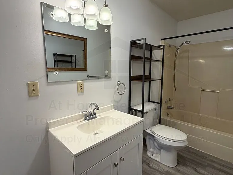 824 Bluff St — Photo 17