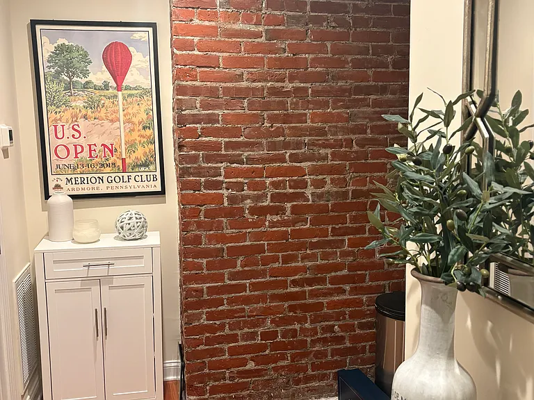 2122 Locust St #3B — Photo 6