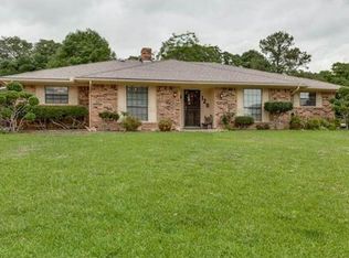 130 Cliffside Dr N, Burleson, TX 76028
