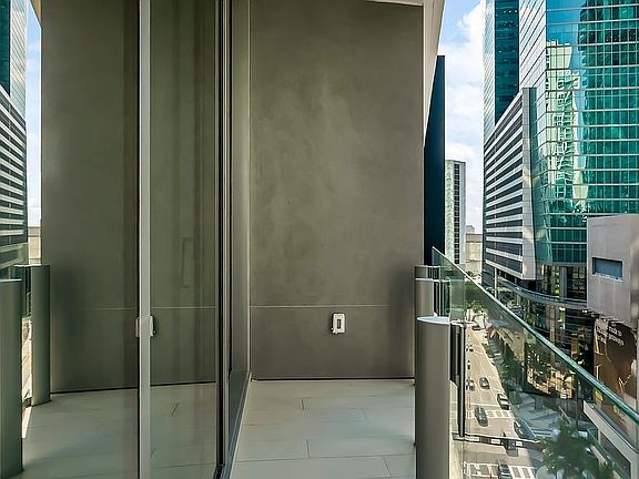 5th image of 300 Biscayne Boulevard Way #E1106
