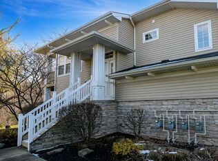 5805 Crescent Ridge Dr, Seven Hills, OH 44131