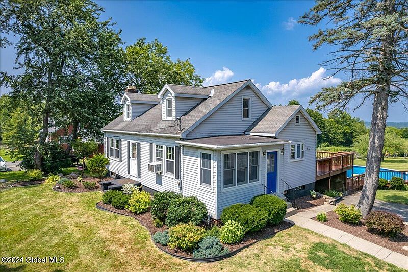 2nd image of 934 Sacandaga Road