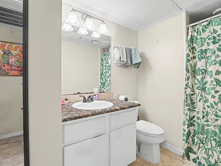 501 W 26th St #210 — Photo 27