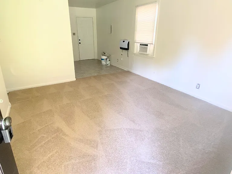 812 Wofford w door open LR_09182025