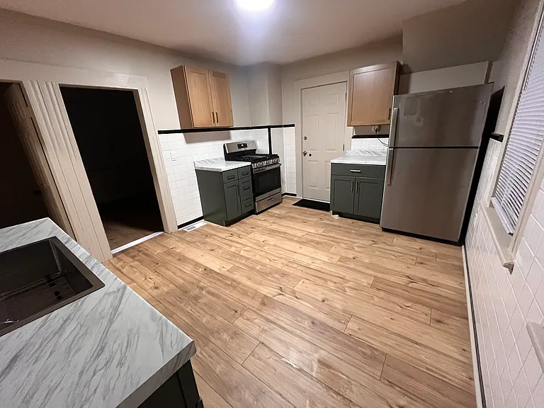 196 Avon St #1 — Photo 8