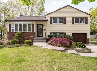 2586 Grayson Dr, East Meadow, NY 11554