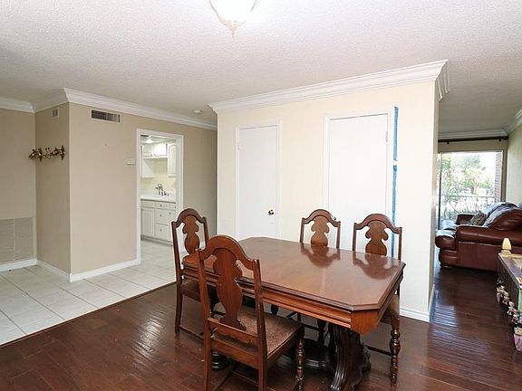 2nd image of 578 E Avenue J APT B