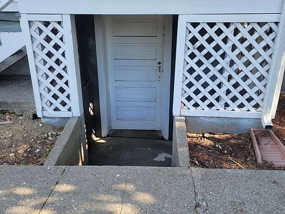 4th image of 4204 S Alaska St