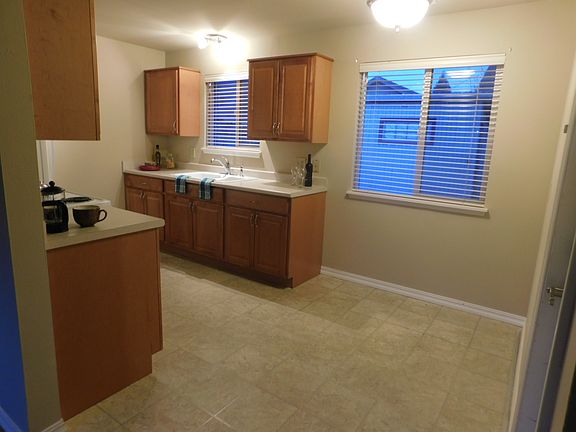 3rd image of 306 Bendigo Blvd N