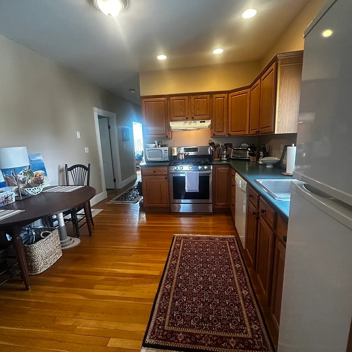 1 bed, 1.0 bath, 800 sqft, $2,000 — Photo 1