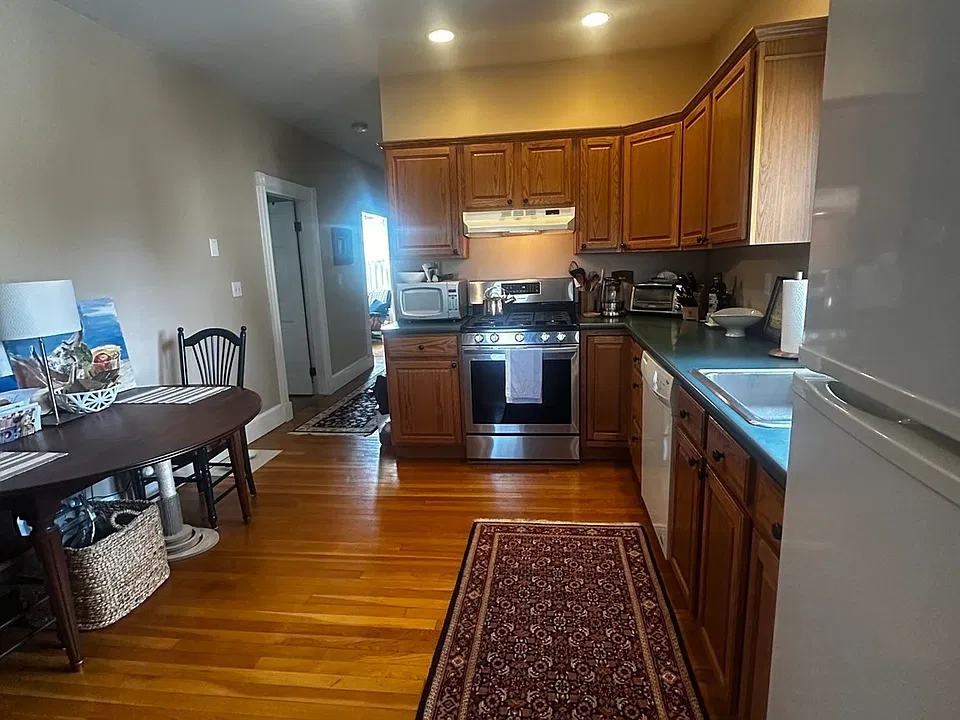98 Putnam St #1