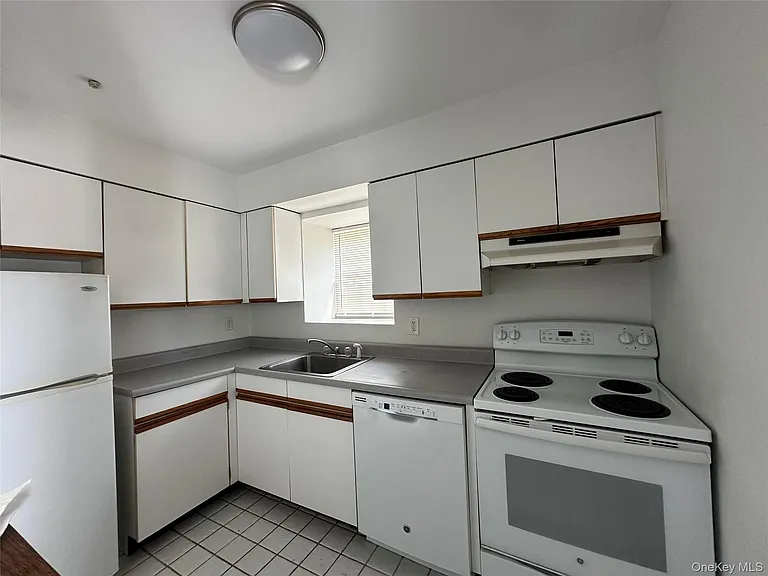 101 Sylvan Ave #65 — Photo 5
