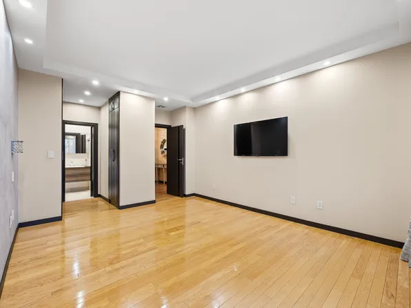 45 Oceana Drive East image 20 of 31