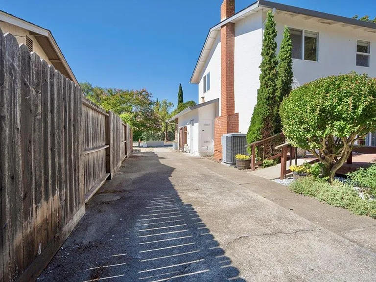 1512 Mosswood Dr — Photo 26