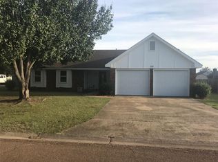 121 Jones Dr, Columbus, MS 39702