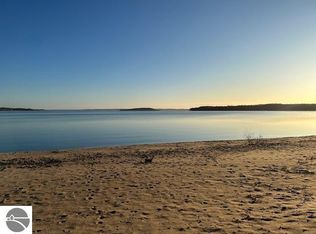 2598 Neahtawanta Rd, Traverse City, MI 49686