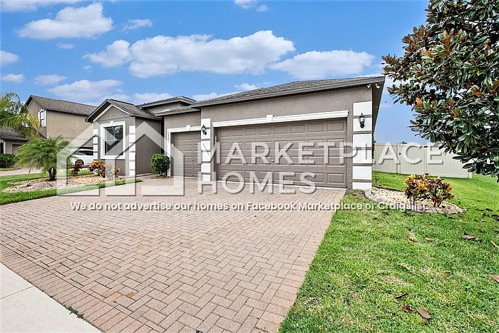4 bed, 3.0 bath, 2302 sqft, $2,549 — Photo 2