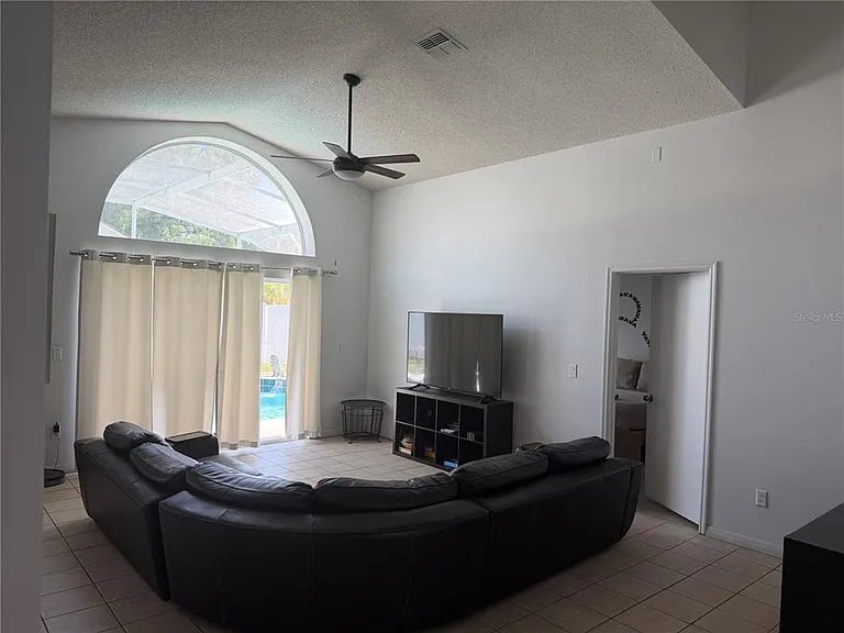 Picadilly Cir — Photo 17