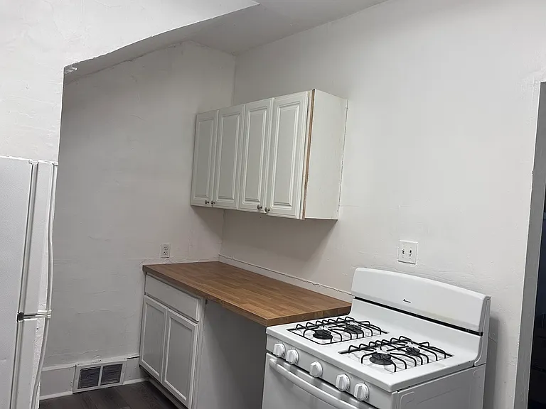 3352 Hudson Ave — Photo 6