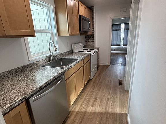 2nd image of 527 Saint Johns Ave #1/2