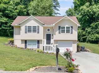 3909 Abercorn Rd, Knoxville, TN 37921