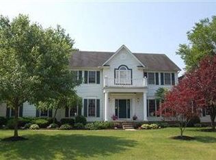 7562 Foxdale Cir, Hudson, OH 44236