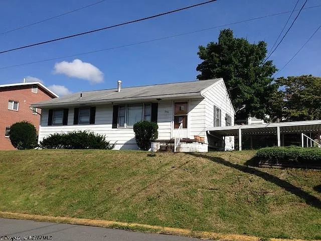 233 Riverview Ct photo 1