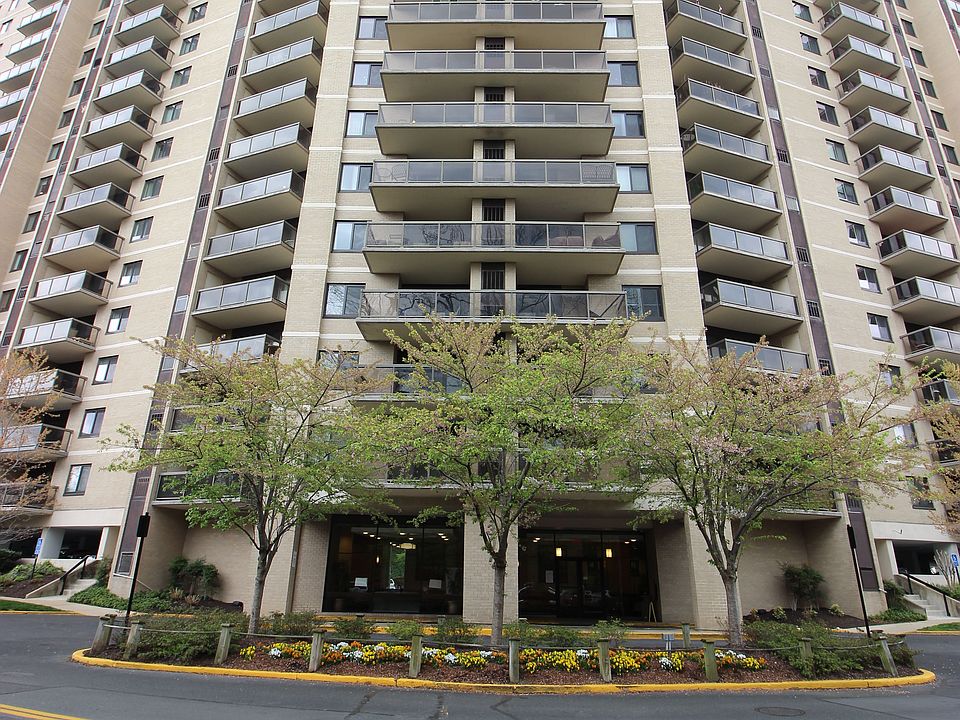 1st image of 307 Yoakum Pkwy APT 1701