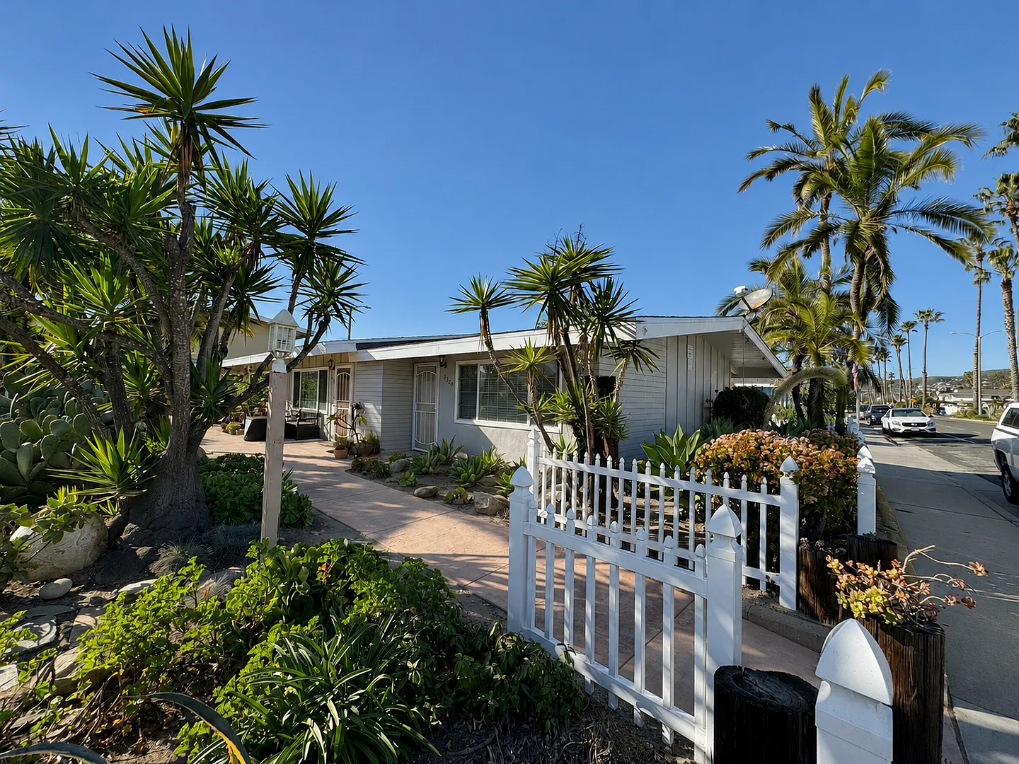 Sand and Sea Apartments — Photo 2