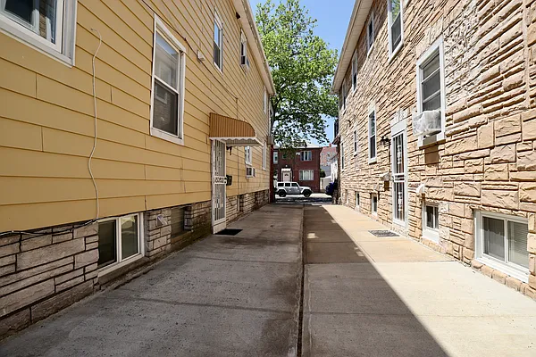 Sold by Remax Edge | media 43
