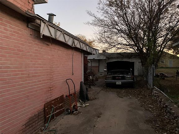 3rd image of 5609 Blackmore Ave