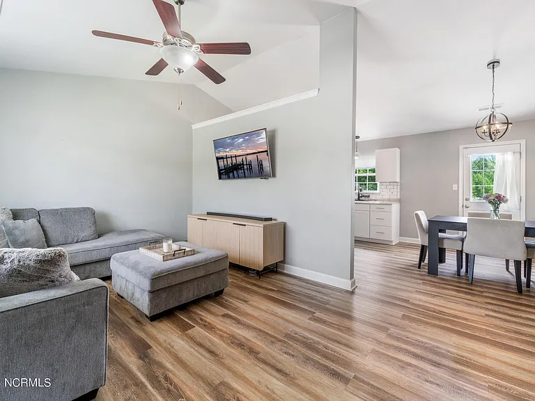 120 Woodbury Farm Dr — Photo 3