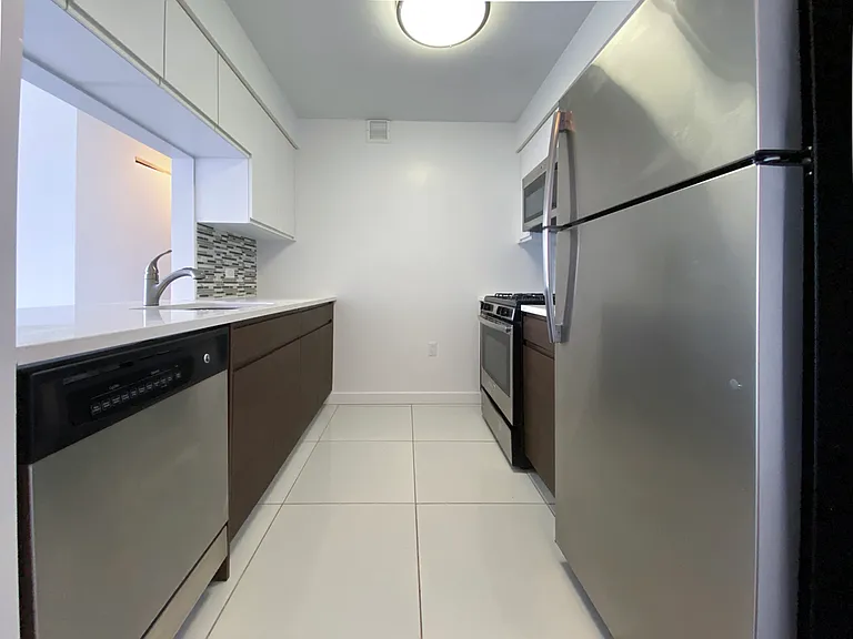 310 E 2nd St #3N — Photo 5