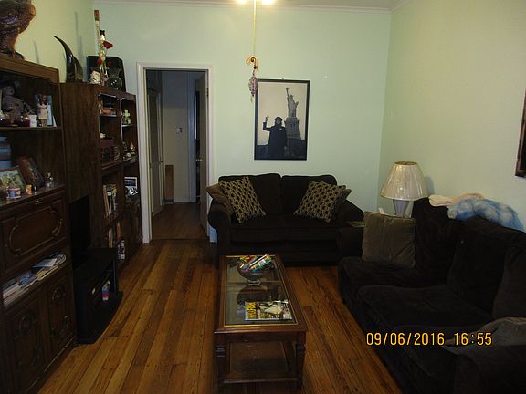 Large livingroom with hardwo