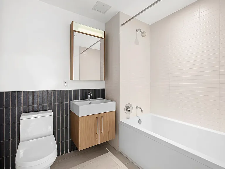 415 Red Hook Ln #12D — Photo 7