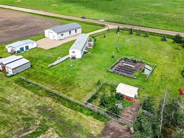 255049 NE Township Road 300, Kneehill County, AB T0M 1Y0
